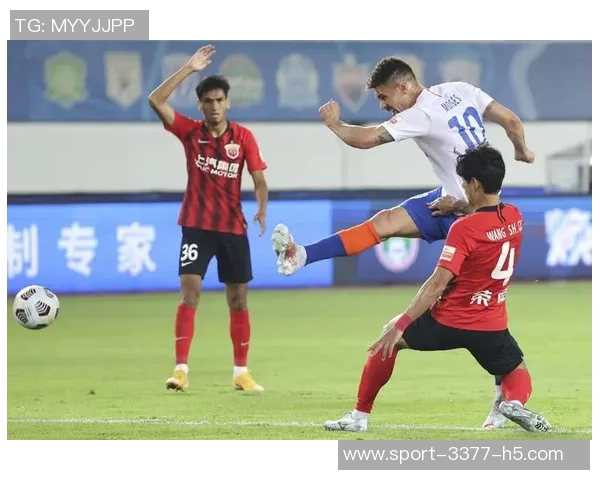 山东泰山队备战上海海港队赛前训练全景展现团队士气与战术准备